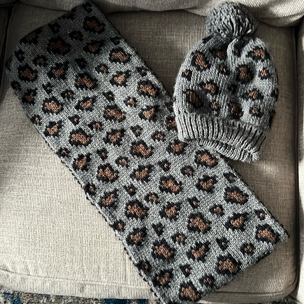 Scarf and hat with pom pom  by Nicole Miller